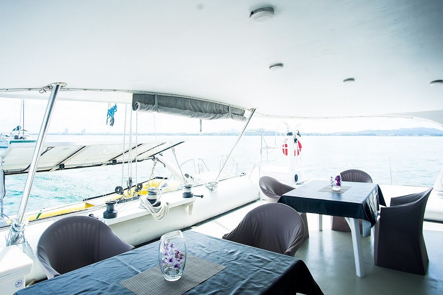 PARTY SAILING CATAMARAN 10