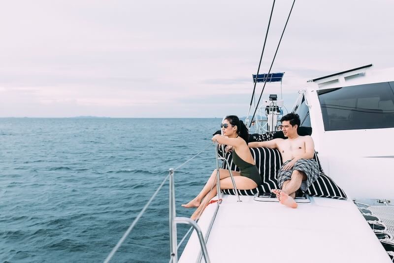 PARTY SAILING CATAMARAN 6