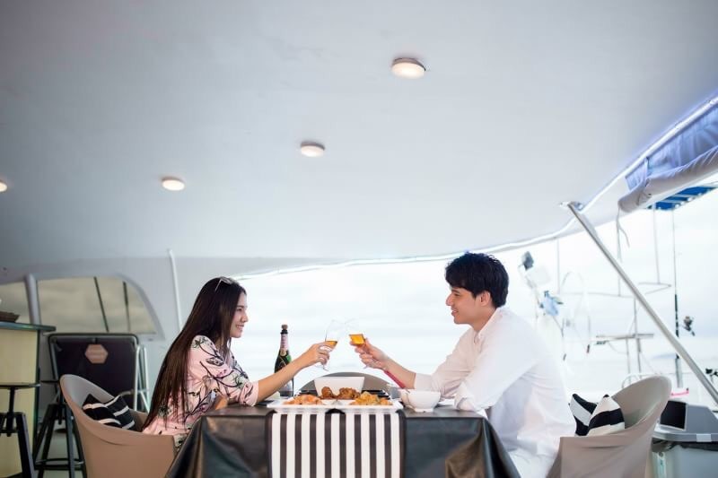 PARTY SAILING CATAMARAN 8